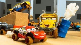 Mud Racers Vs Miss Fritter Disney Cars Derby Cars Lightning McQueen n Friends