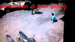 REKAMAN CCTV PASAR GADANG MALANG MINGGU 29 11 2015