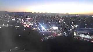 夕暮れの福岡空港着陸　Landing at Fukuoka Airport at dusk