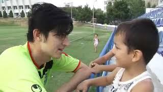 Sardar Azmoun & Guci greeting Uzbek children - خوش و بش سردار آزمون و قوچان نژاد با کودکان ازبکستانی