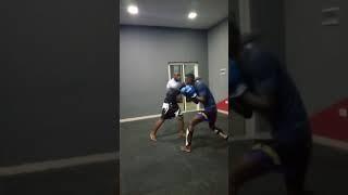 Champion Jonathan spark avec coach lukasi entrainement de boxe