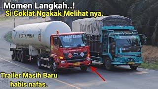 Truck Trailer Hino Pertamina Habis Nafas Di Tanjakan Bukit Kodok.Truck Fuso Jadi Saksih Insiden Truk