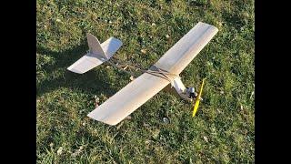 Mills Beam  RC airplane with a vintage diesel engine - How will it fly ?