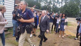 Video Alex Murdaughs lawyers enter Hampton County Law Enforcement Center