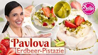 Pavlova mit Pistaziencreme & Erdbeeren Baiser Törtchen 
