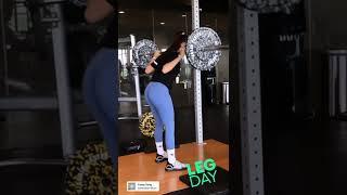 intip bokong sexy tante lagi gym