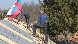 LIVE Building The Roof Of A Log Cabin