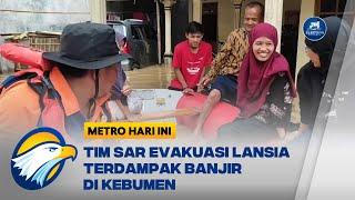 Tim SAR Evakuasi Lansia Terdampak Banjir di Kebumen