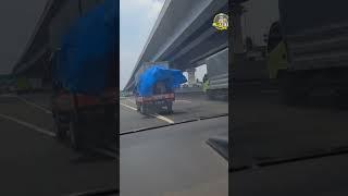 Supir Kabur Pak Kanit Tegur  Membahayakan Kendaraan Lain #shorts