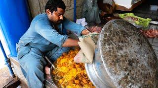 Pakistani Street Food - The BEST CHICKEN BIRYANI Karachi Pakistan