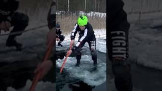 ЛЕДЯНАЯ ПОЛОСА ПРЕПЯТСТВИЙ  #frost #фрост #shorts #моржевание