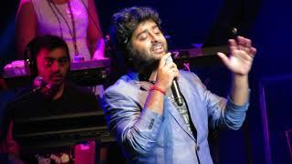 Arijit Singh singing Muskurane Live Citylights