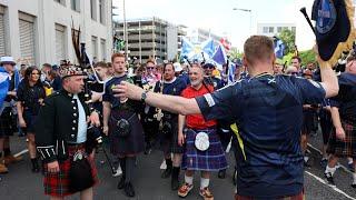 Great Tartan Army Scotland Fanwalk Cologne Euro 2024  Riesiger Fanmarsch Schottland in Köln