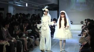 Gothic Lolitas hit Tokyo Fashion Week