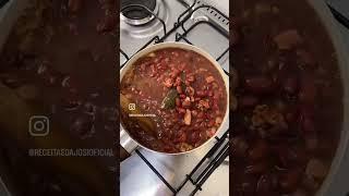  Feijão com bacon bem temperado e saboroso ingredientes nos comentários.