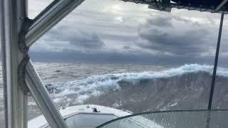 Crossing to Bimini in 15-20 Seas on a Boston Whaler 270 Outrage with 225HP Yamaha 4-stokes