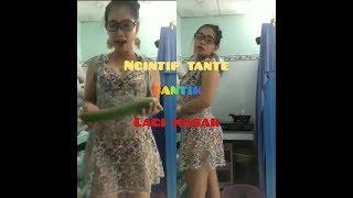 Ngintip tante cantik seksi lagi masak didapur