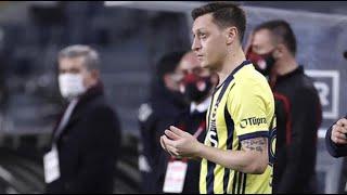 Mesut Özilin ilk kez derbide Oyuna dua ederek girdi