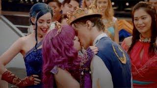 Mal and Ben Kiss Descendants 2