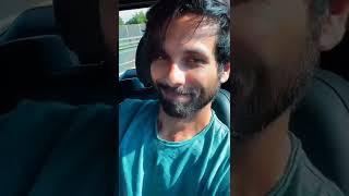 Shahid Kapoor yet again CATCHES wife Mira Kapoor engrossed in her phone   #shorts #shahidkapoor