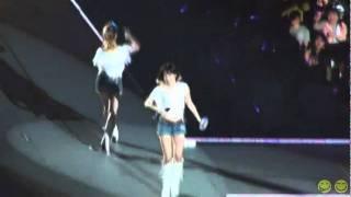 Sunny touch taeyeons butt  Osaka concert 1 arena tour