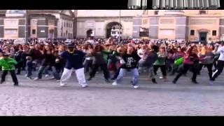 TARANTELLA 2015 ORA BALLA e CANTA  NAPOLI