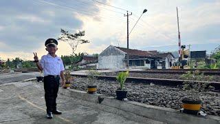 Perlintasan palang pintu kereta api JPL 352 karanggandul #perlintasankeretaapi #perlintasan #kai