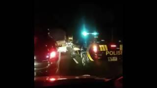 Mobil polisi tidak tau aturan