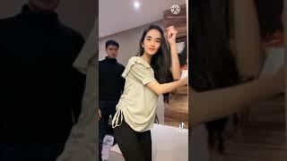 TIKTOK HOT ARTIS DUNIA TERBALIK TOKET GEDE NYA BIKIN TEGANG