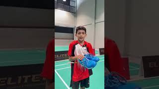 PAKE SEPATU APA SIH KO ENAK NGELANGKAHNYA #badmintonindonesia #shortsvideo #hundred