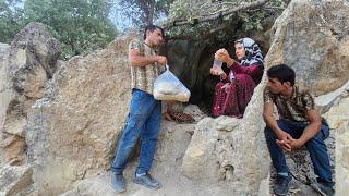 Parallel Love and HateThe Struggle to Rescue a Nomadic Woman from the Cave of Loneliness