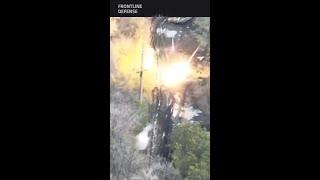 Brave Ukrainian soldier fires RPG against a Russian tank close range