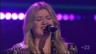 Kelly Clarkson Performs She Drives Me Crazy by The Fine Young Cannibals Live Concert August 29 2023