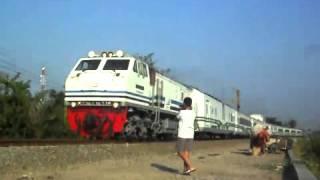 Kereta Api Argo Bromo Anggrek Musim Lebaran 2012