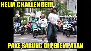 NGAKAK  HELM CHALLENGE  PAKE SARUNG + JOGET GAK JELAS DI PEREMPATAN  CHALLENGE GILA