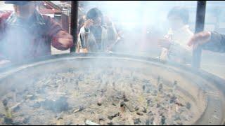 Bakar Dupa di Senso-Ji Temple