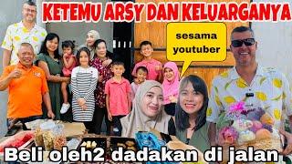 KETEMU @ArsyFamilyVlog DAN KELUARGANYA DAN BELI OLEH2 NYA DADAKAN DI JALAN  TONGGO KOTA