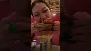 Жру с Ян Гэ в Лондоне burger&lobster