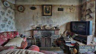 Abandoned House with Everything Left Inside - Abandoned Family Home left Frozen In Time