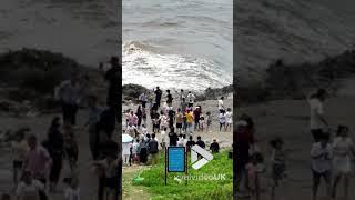 Surging Qiantang River tide narrowly misses spectators in China  Viral Video UK
