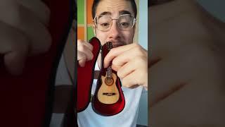ASÍ SUENA UNA GUITARRA DE BOLSILLO Mini Guitarra