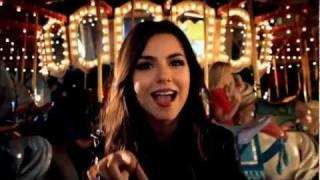 Victoria Justice - Beggin on your knees HD