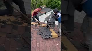 How to remove roof shingles #contractor #construction #tools #roofing