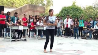 Indian College Girl - Super Hit Dance In Public On Baby Doll Sunny Leone