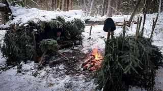 SURVIVLE IN THE WINTER IN THE FOREST.QUICK CONSTRUCTION OF A SHELTER AGAINST DEADLY DANGER.FULL FILM