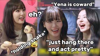 Sakura and Chaewon call Yena and asked for advice