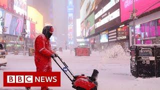 US East Coast blanketed by bombogenesis snowstorm - BBC News