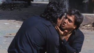 Govinda Risks his Life for Chunky Pandey - Bollywood Action Scene 913  Raj Babbar  Aankhen