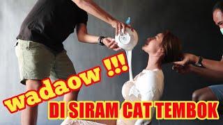 NORA DISIRAM CAT KULIT MEMERAH