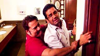 Suniel Shetty Get Trapped Into Weird Situation In Washroom  ONE TWO THREE - Comedy Movie Scene